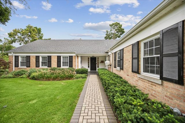 1043 Old Elm Lane, Glencoe, IL 60022