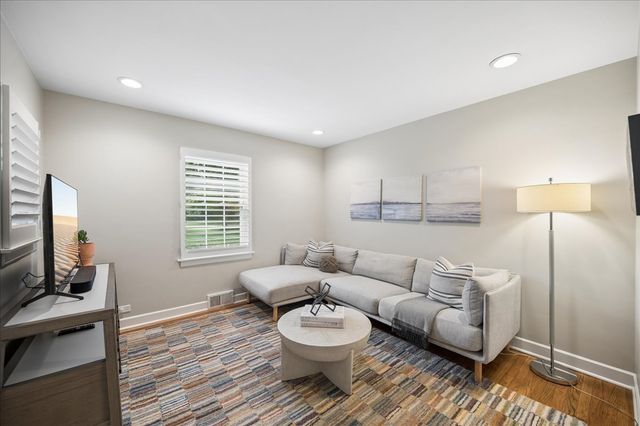 1043 Old Elm Lane, Glencoe, IL 60022
