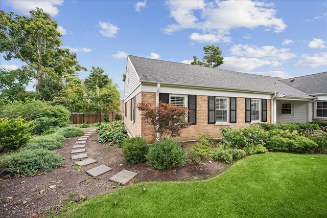 1043 Old Elm Lane, Glencoe, IL 60022