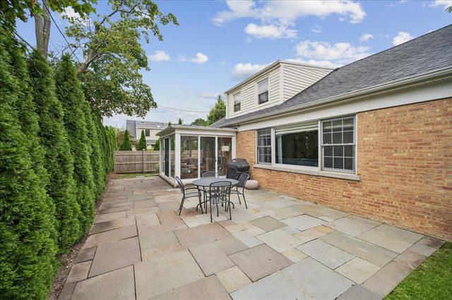 1043 Old Elm Lane, Glencoe, IL 60022