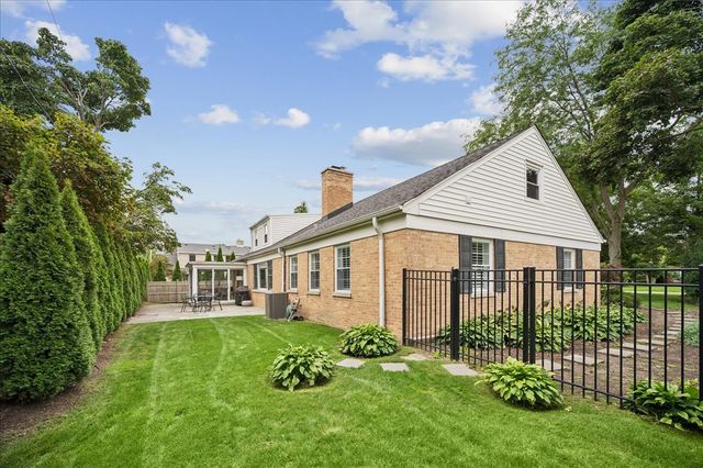 1043 Old Elm Lane, Glencoe, IL 60022