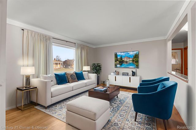 32713 CAMBRIDGE Street, Garden City, MI 48135