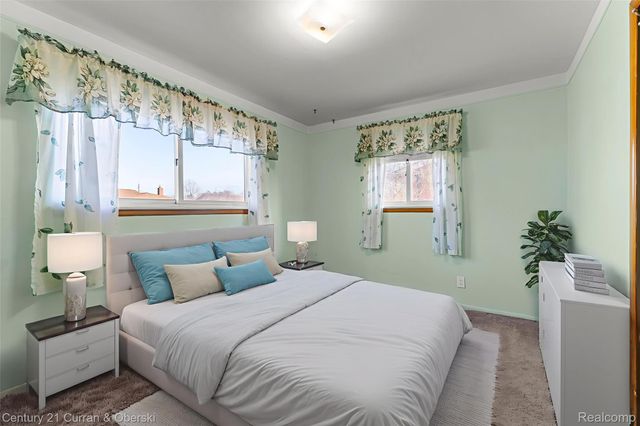 32713 CAMBRIDGE Street, Garden City, MI 48135