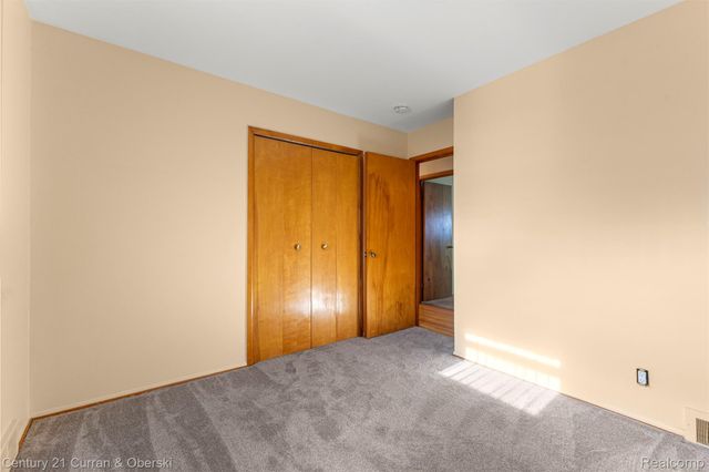 32713 CAMBRIDGE Street, Garden City, MI 48135