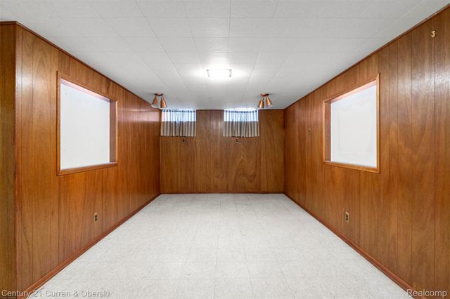 32713 CAMBRIDGE Street, Garden City, MI 48135