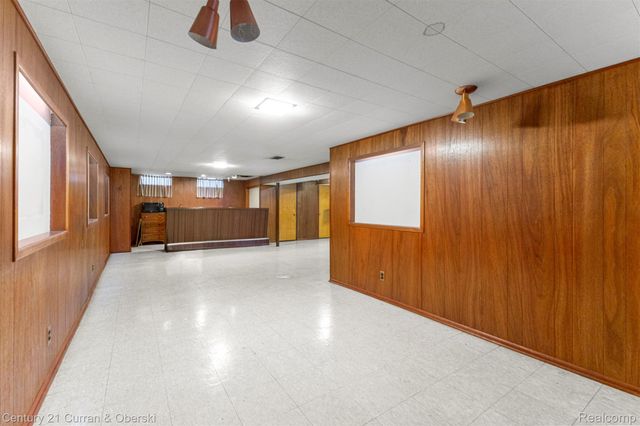 32713 CAMBRIDGE Street, Garden City, MI 48135