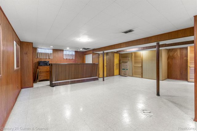 32713 CAMBRIDGE Street, Garden City, MI 48135