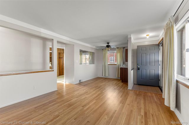 32713 CAMBRIDGE Street, Garden City, MI 48135