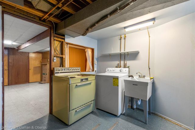 32713 CAMBRIDGE Street, Garden City, MI 48135