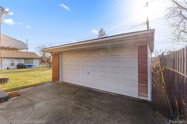 32713 CAMBRIDGE Street, Garden City, MI 48135