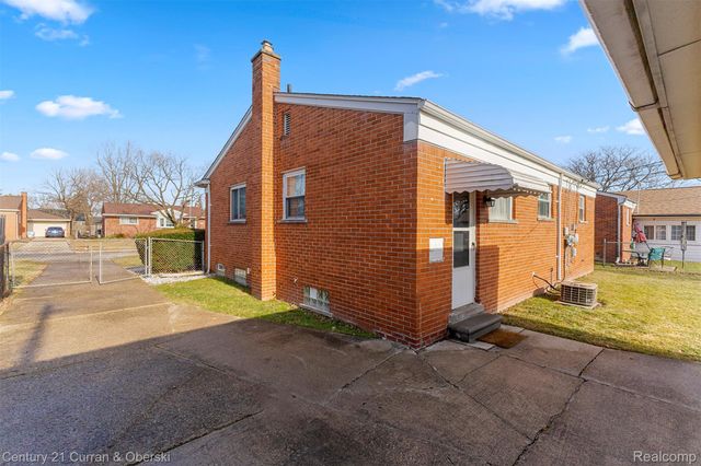 32713 CAMBRIDGE Street, Garden City, MI 48135