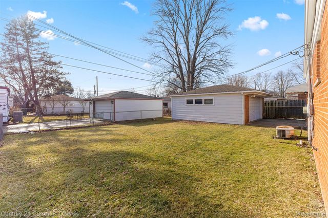 32713 CAMBRIDGE Street, Garden City, MI 48135