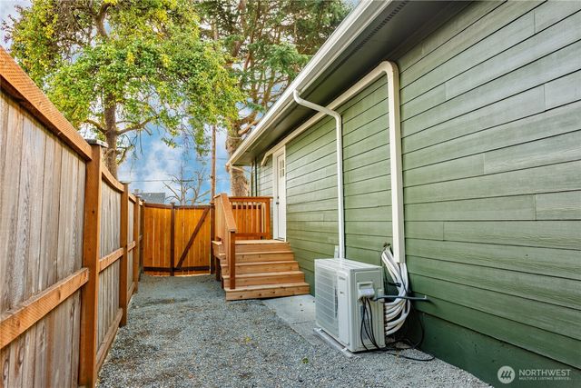 1665 S 42nd Street, Tacoma, WA 98418