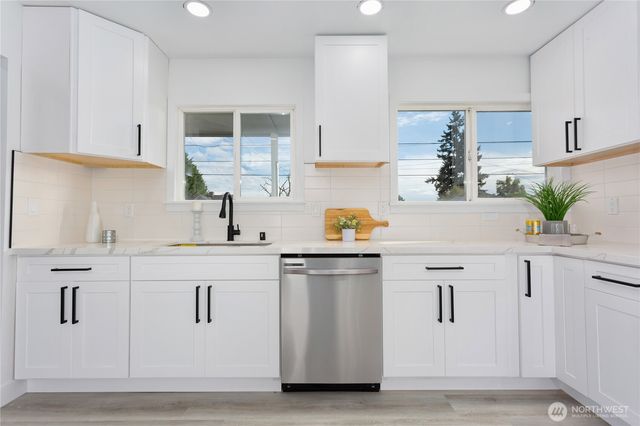 1665 S 42nd Street, Tacoma, WA 98418