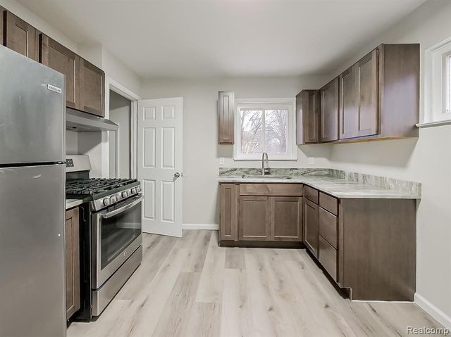 536 Emerson Avenue, Pontiac, MI 48342