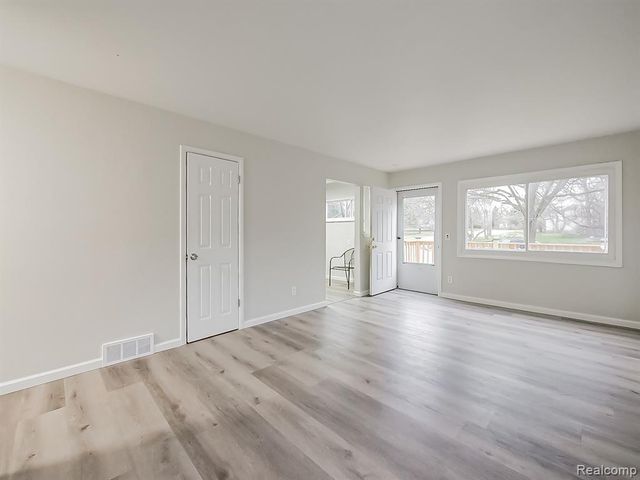 536 Emerson Avenue, Pontiac, MI 48342