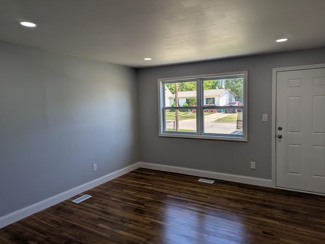 2736 Appleridge Street, Ypsilanti Twp, MI 48198