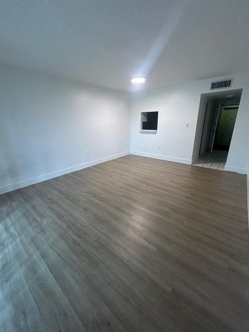 4334 NW 9th Avenue 9-2B, Deerfield Beach, FL 33064