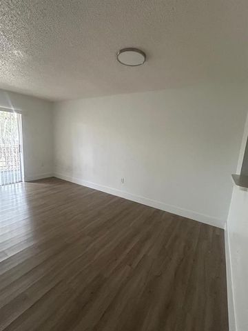 4334 NW 9th Avenue 9-2B, Deerfield Beach, FL 33064