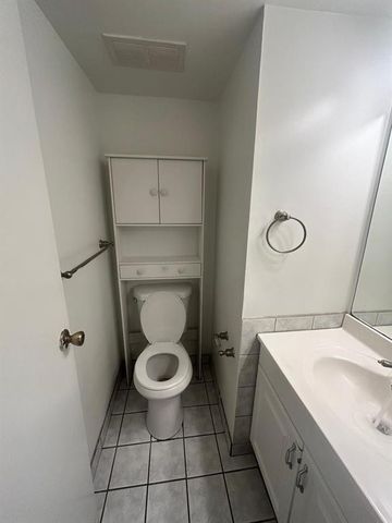 4334 NW 9th Avenue 9-2B, Deerfield Beach, FL 33064