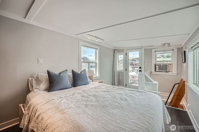 1080 W Ewing St Place #E5, Seattle, WA 98119