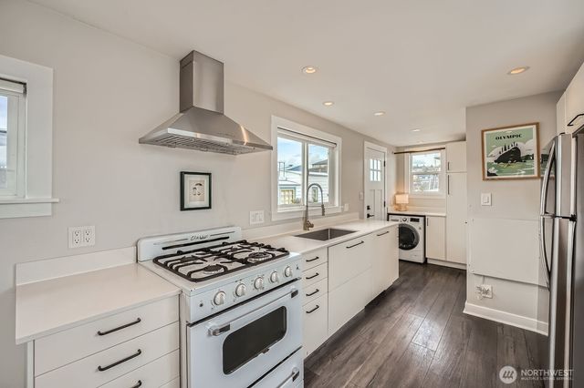 1080 W Ewing St Place #E5, Seattle, WA 98119
