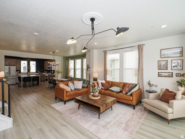 571 N 1400 W, Farmington, UT 84025