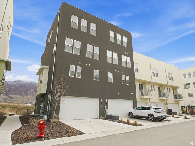 571 N 1400 W, Farmington, UT 84025