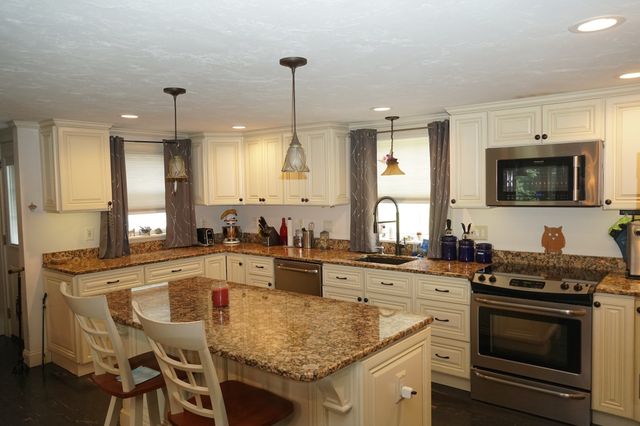492 Kingman Street, Taunton, MA 02718