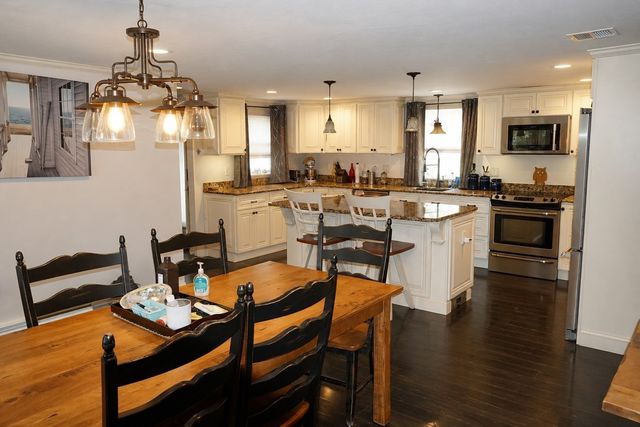 492 Kingman Street, Taunton, MA 02718