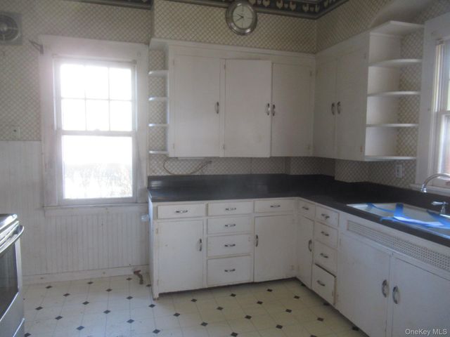 72 Waterstone Road, Greenwood Lake, NY 10925