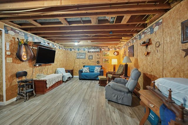 5501 E Shipton Rd., New Cambria, KS 67470