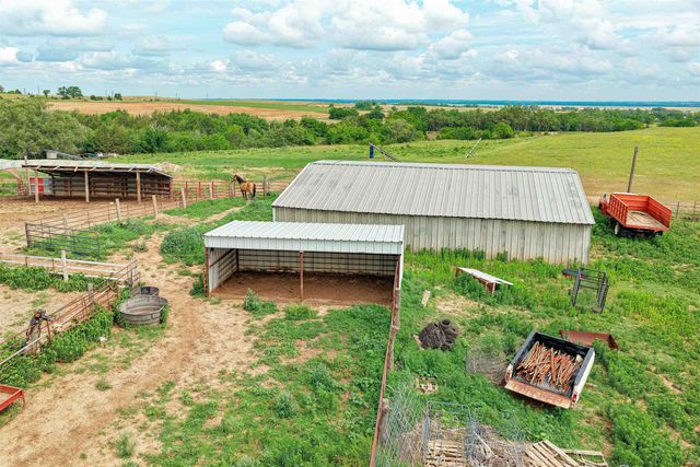 5501 E Shipton Rd., New Cambria, KS 67470