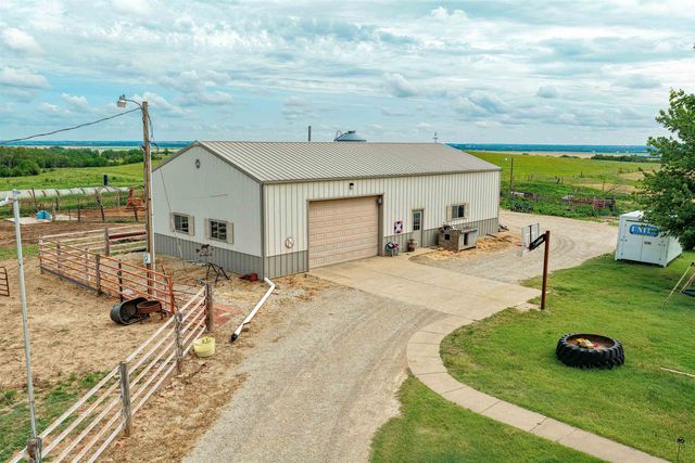 5501 E Shipton Rd., New Cambria, KS 67470