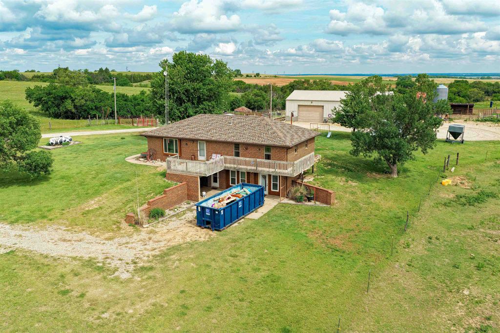 5501 E Shipton Rd., New Cambria, KS 67470