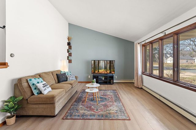 50 70th Way NE, Fridley, MN 55432