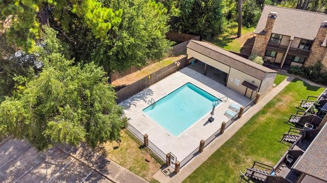 2521 Crosstimbers Street J5, Huntsville, TX 77320