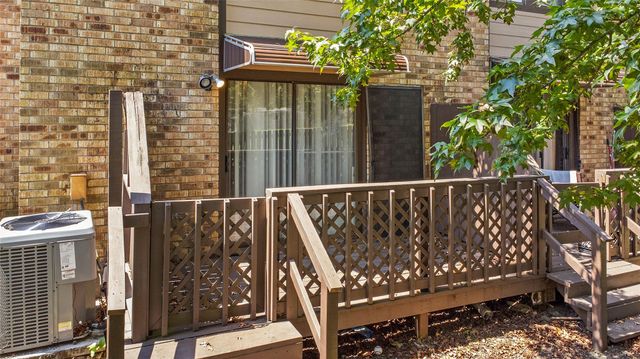 2521 Crosstimbers Street J5, Huntsville, TX 77320