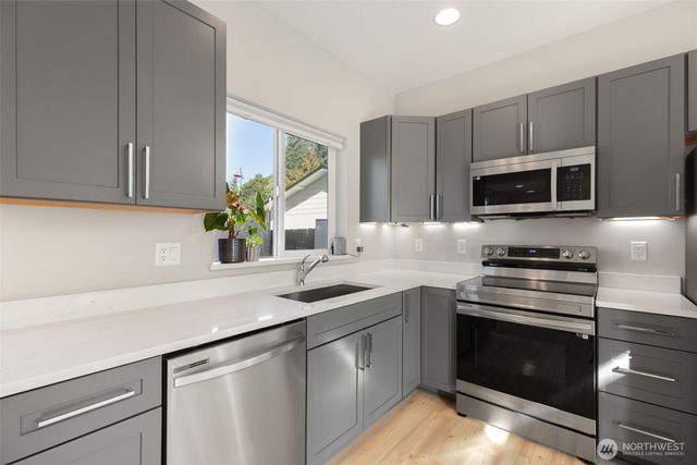 16021 11th Avenue SW, Seattle, WA 98166