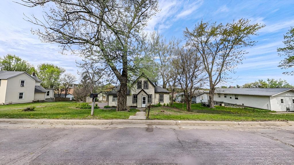 320 N 3rd Street, Le Sueur, MN 56058 — exterior