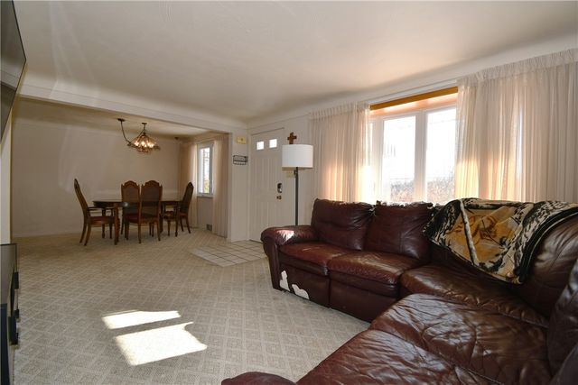 107 Queen Dr, Monroeville, PA 15146