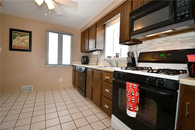 107 Queen Dr, Monroeville, PA 15146