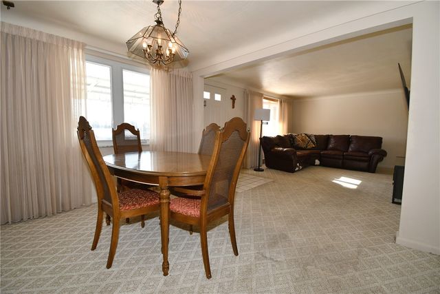 107 Queen Dr, Monroeville, PA 15146