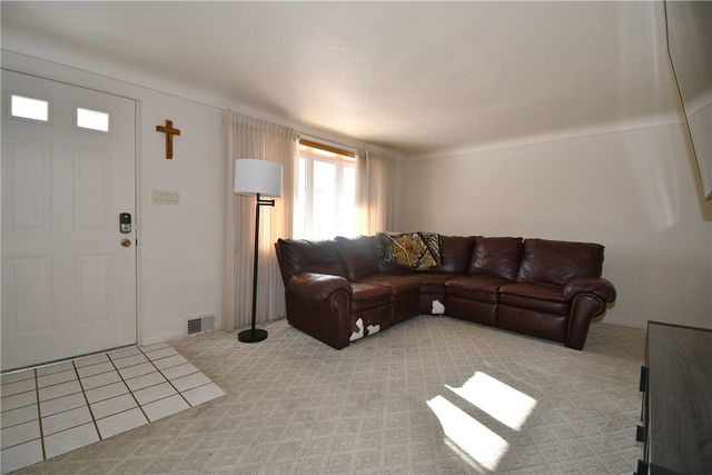 107 Queen Dr, Monroeville, PA 15146