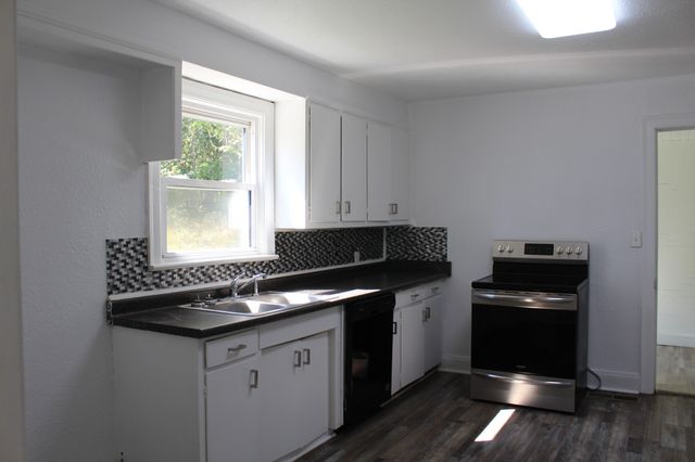 78 College St, Erin, TN 37061