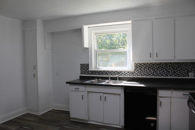 78 College St, Erin, TN 37061