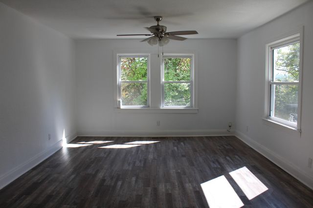 78 College St, Erin, TN 37061