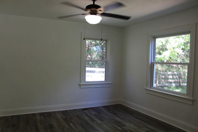 78 College St, Erin, TN 37061