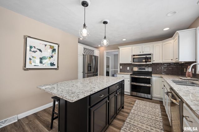 73 HICKORY RIDGE Drive, Morton, IL 61550