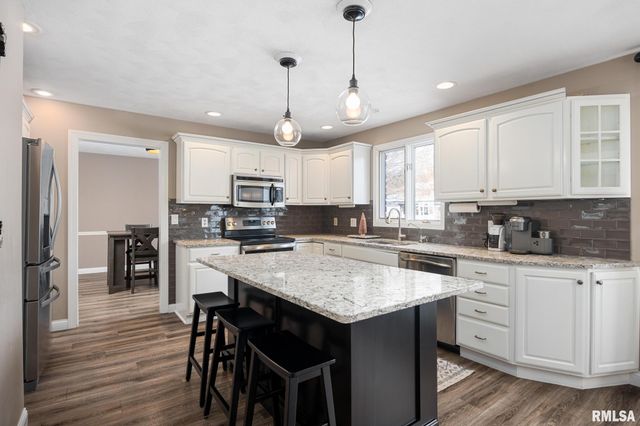 73 HICKORY RIDGE Drive, Morton, IL 61550